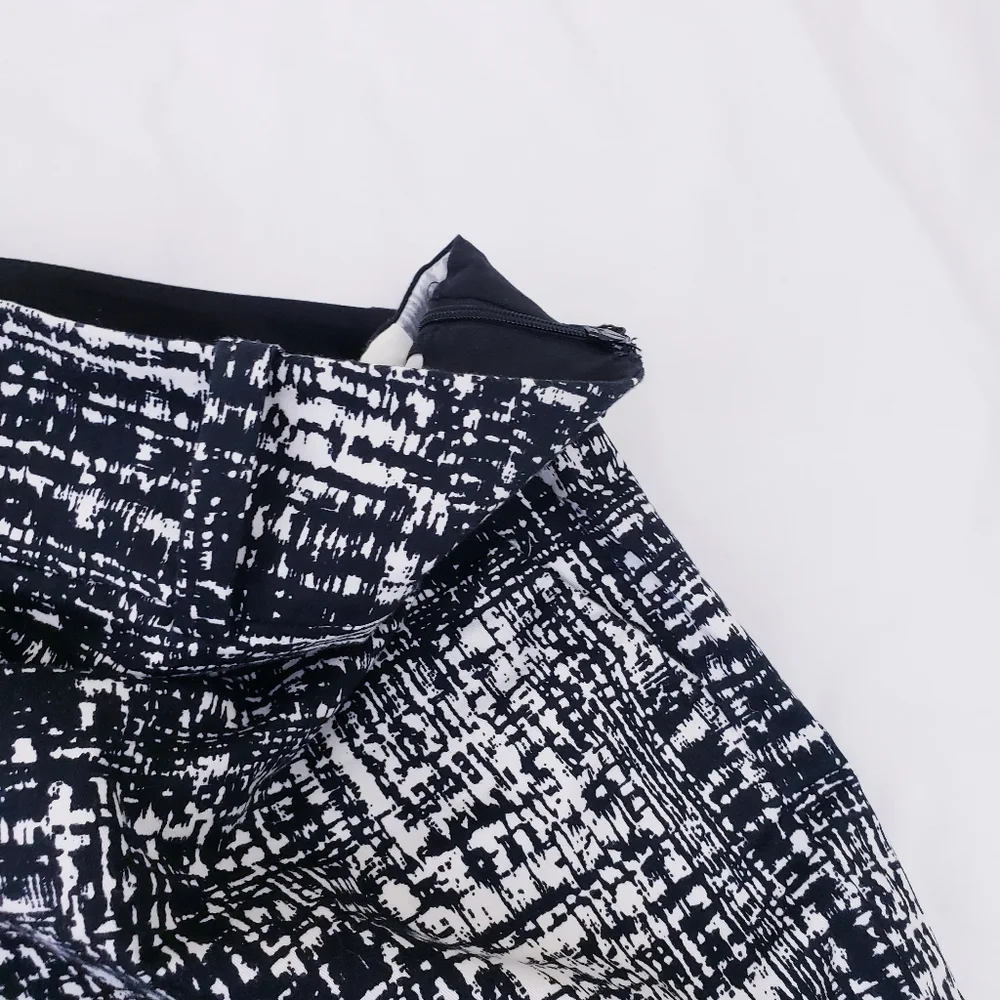 Ann Taylor Black White Patterned City Shorts Geometric Zip Size 10